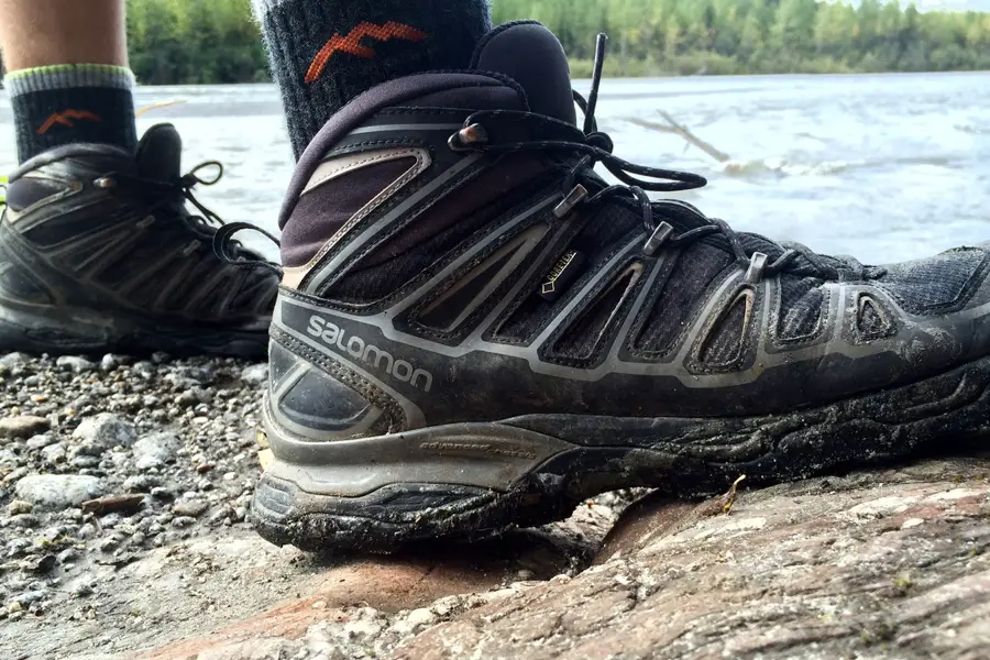 consumer reports hiking boots